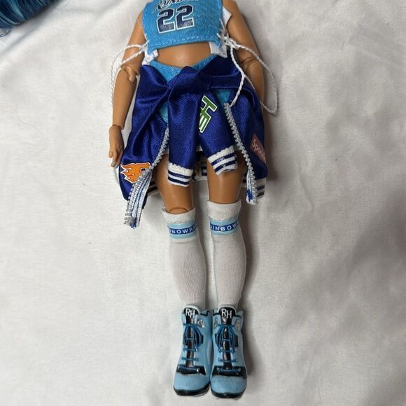 Rainbow High Cheer Skyler Bradshaw Cheerleader. - Picture 4 of 9